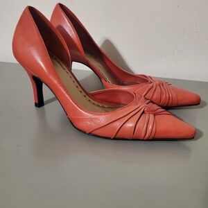 Gorgeous Gianni Bini Burnt Coral Twist Front Heels Size 6